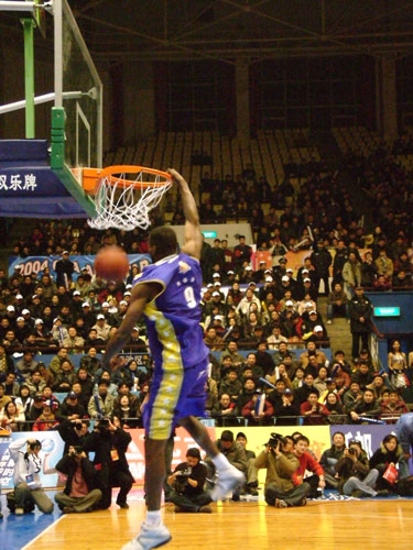 F1阿布扎比站第一练习：诺里斯最快，维斯塔潘紧随其后，勒克莱尔非第四