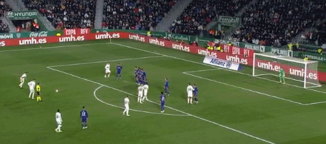 中超：上海海港主场4-1大胜深圳