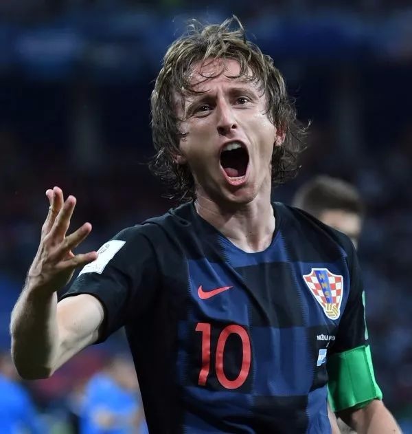 亚泰小将景泊羲完成中超首秀，月初曾说自己的梦想是中超首发