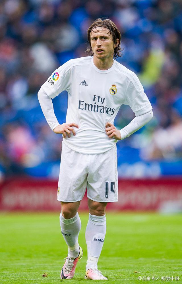 今晚，上海海港门将颜骏凌首发出场，迎来了他代表俱...